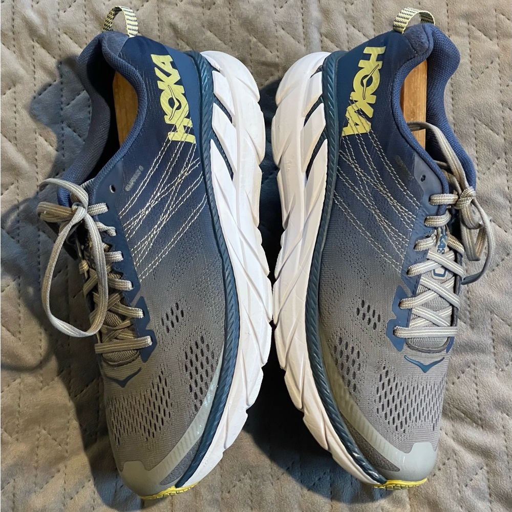 Hoka one one Clifton 6 women size 9 blue gray pre-owned condition